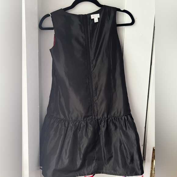 Pictures of front and back Inside out and for the bow theres buttons to clip it - Picture 4 of 9